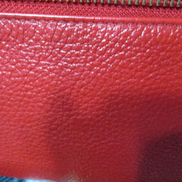 P1353-NWOT Valentina Red Pebble Italian Leather Crossbody Dual Entry - Picture 3 of 9